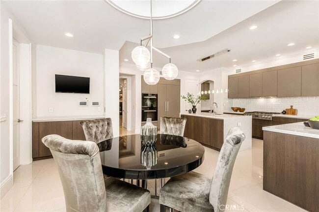 Building Photo - 1756 Clear View Dr