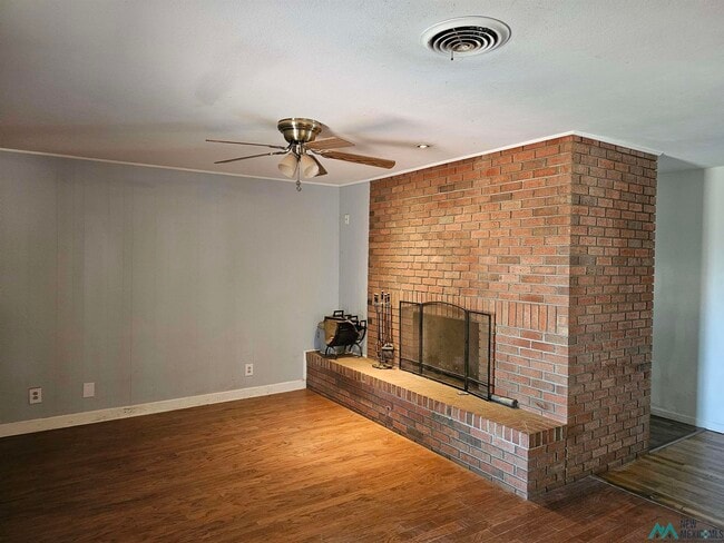 Building Photo - 521 John Doe St