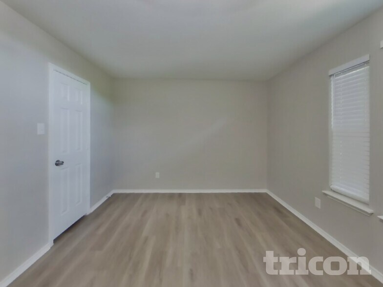 Building Photo - 220 Flatwood Dr