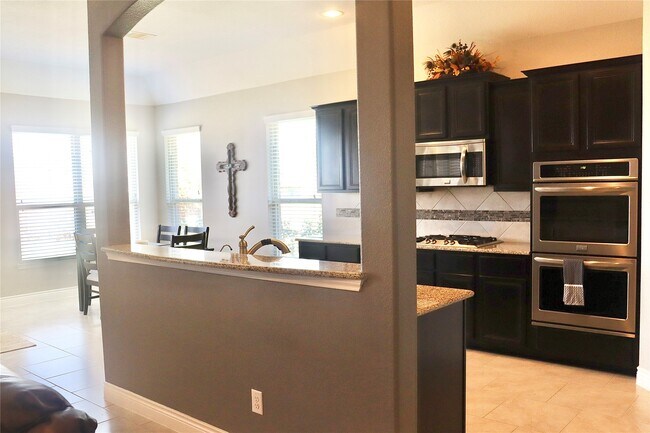 Building Photo - 5627 S Denham Ridge Ln