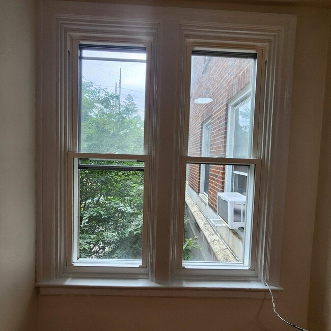 Building Photo - 400 W Hortter St