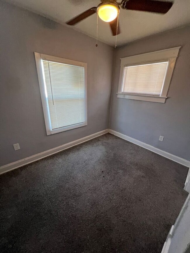 Building Photo - Spacious 5-Bedroom Home with Enclosed Porc...