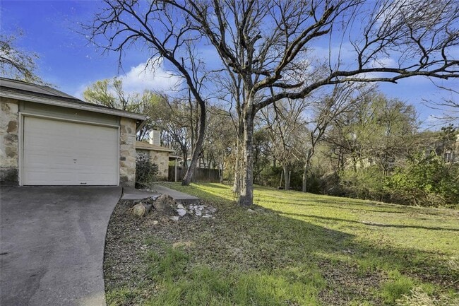 Building Photo - 9802 Hundred Oaks Cir
