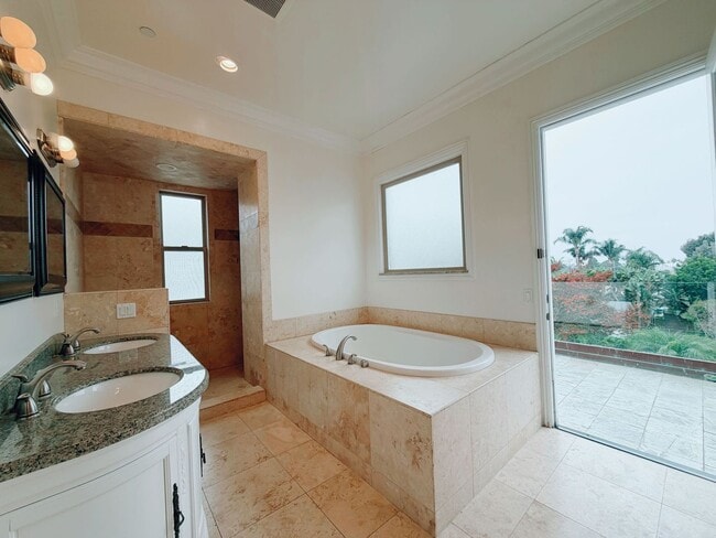 Building Photo - Spacious 6 Bed in Carlsbad with Ocean Views and Roof Top deck, 1 mile to the Beach!!