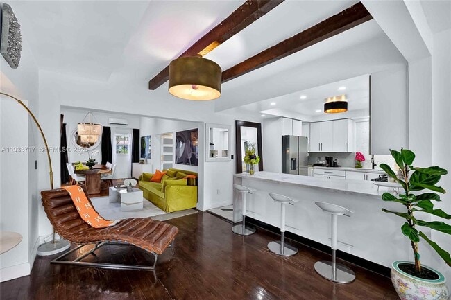 Building Photo - 800 NE 97th St