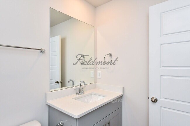 Building Photo - 429 Ellis Mill St