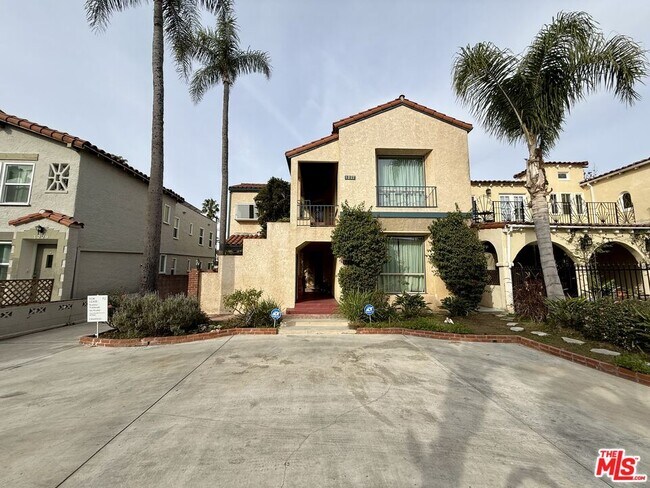 Building Photo - 1227 Ridgeley Dr