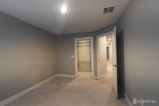 Building Photo - 1404 Tavern Rd