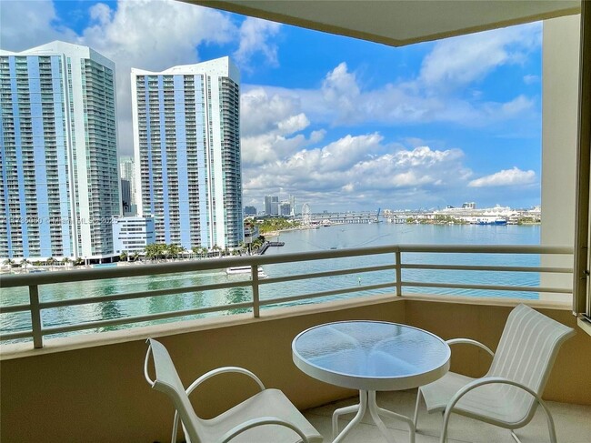 Building Photo - 888 Brickell Key Dr