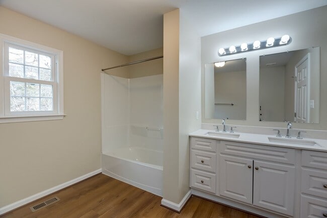 Building Photo - 9202 Douglas St