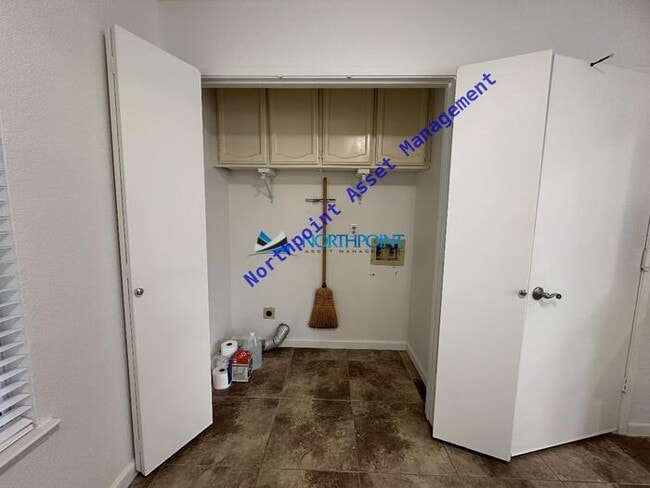 Building Photo - Remodeled 3BD/2BA Gem in Vintage Park