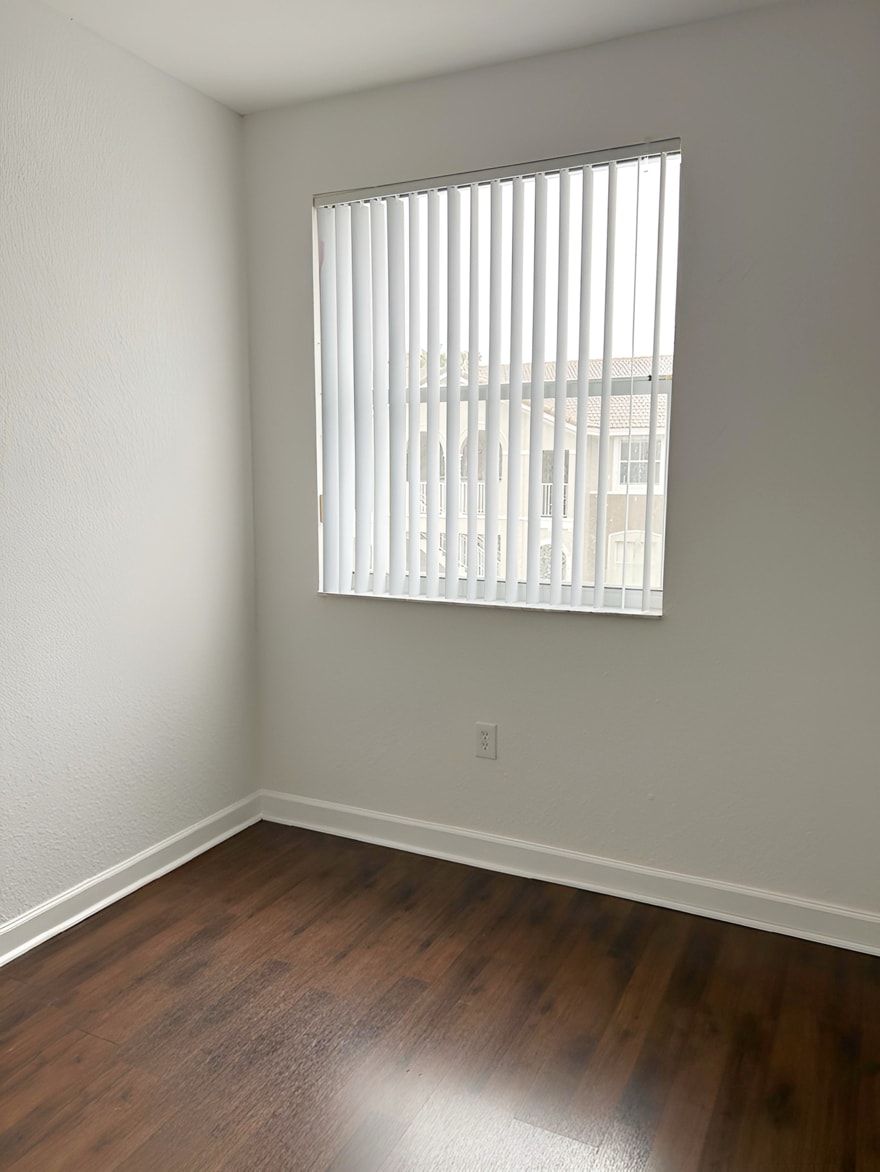 Building Photo - 2637 SE 16th Ter