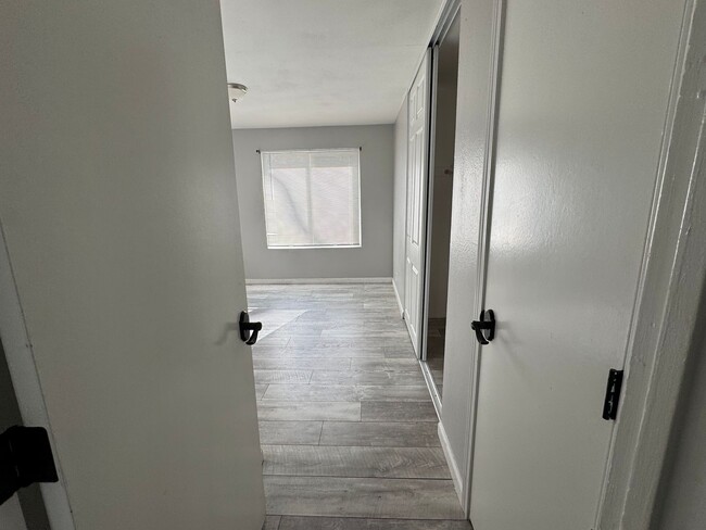 Building Photo - Upstairs 2 bedroom condo with washer and d...