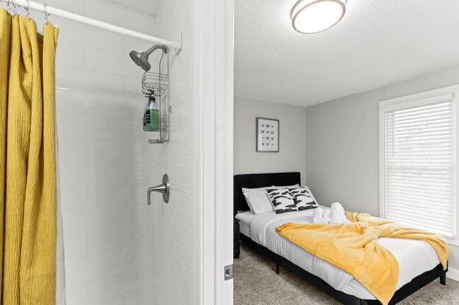 Building Photo - Modern Townhome in the Heart of Franklinton