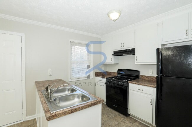 Building Photo - Move in before January 31st and choose your reward: a $250 Amazon Gift Card or a 55 Smart TV!