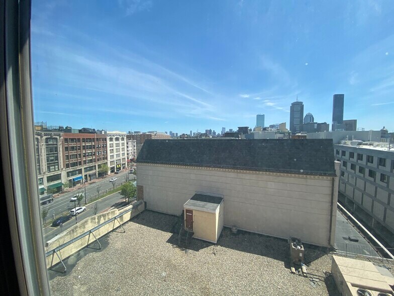 Building Photo - 533 Commonwealth Ave