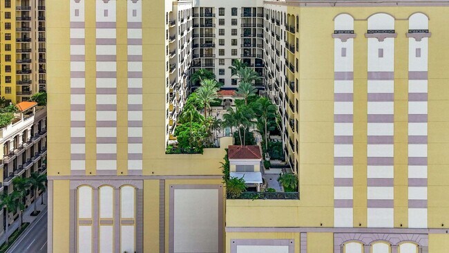 Building Photo - 801 S Olive Ave