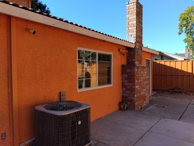 Building Photo - 2412 Sequoia Dr
