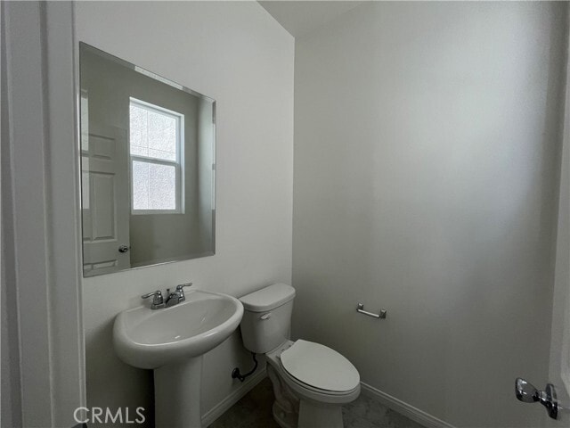 Building Photo - 913 E 2nd St