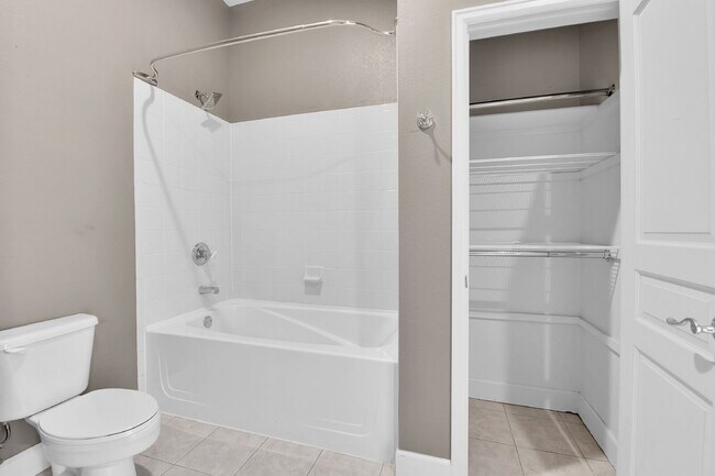 Building Photo - $1,900.00, 1 bed, 1 bath, located in Denve...