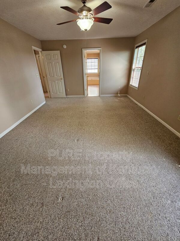 Building Photo - 528 Newbury Way