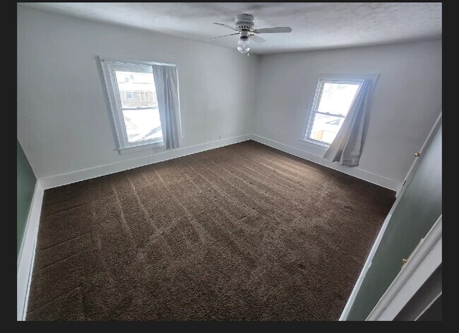 Building Photo - 135 E Harding Rd