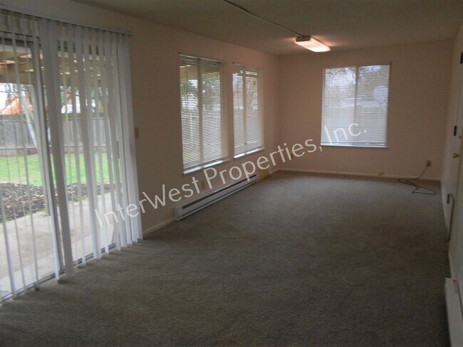 Building Photo - 6627-6627 SW 201st Ct