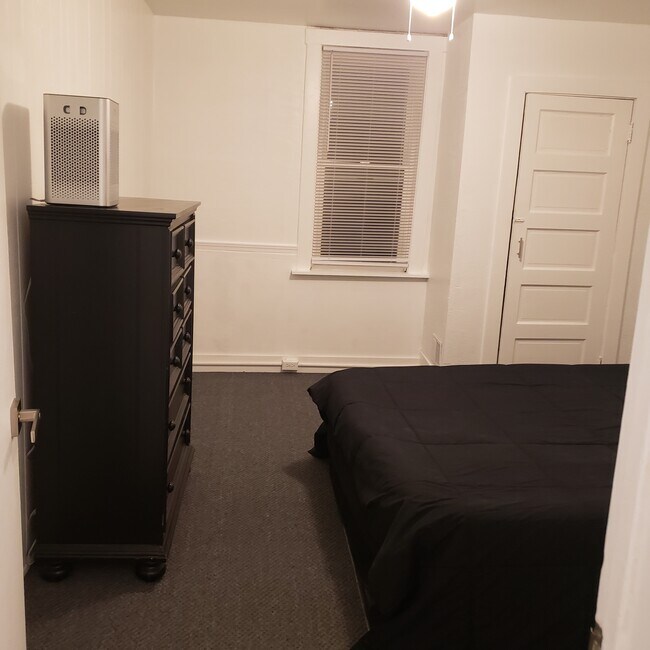 Building Photo - 27 Norton St