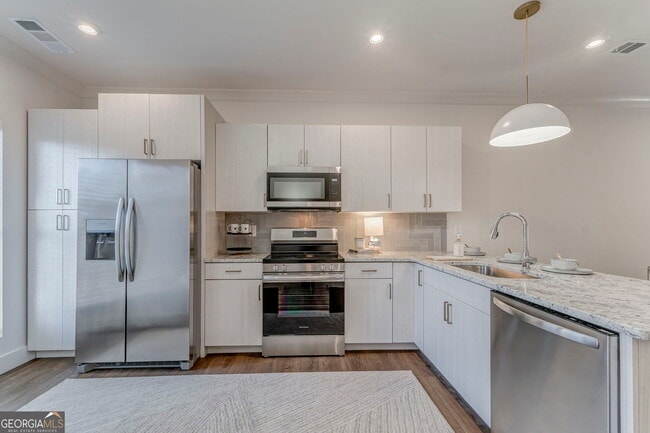 Building Photo - 79 Chateau Dr SE