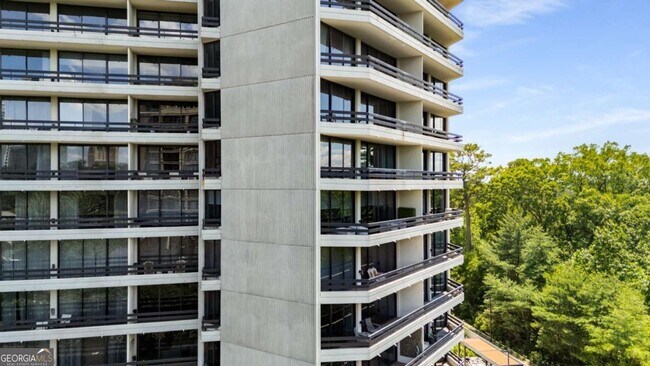 Building Photo - 2660 Peachtree Rd NW