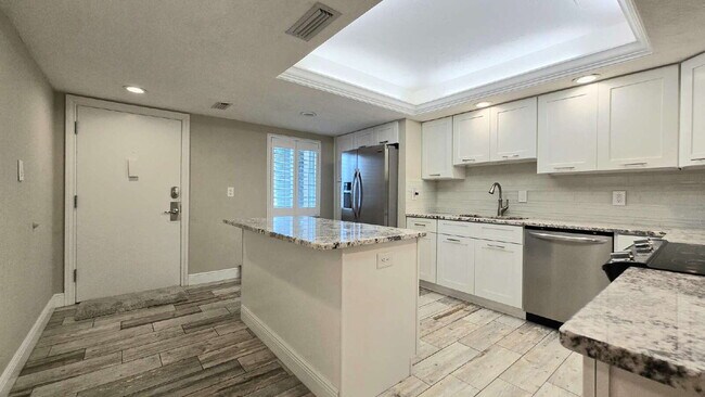 Building Photo - 2244 Winkler Ave