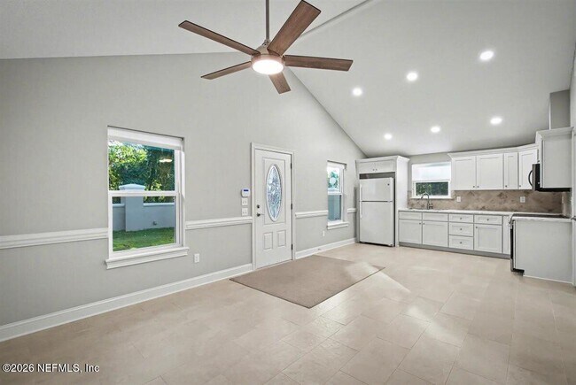 Building Photo - 2210 Shepard St