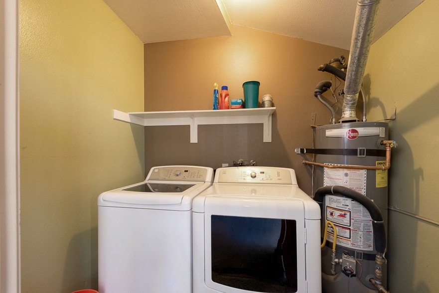 Laundry - 5265 Box Canyon Ct
