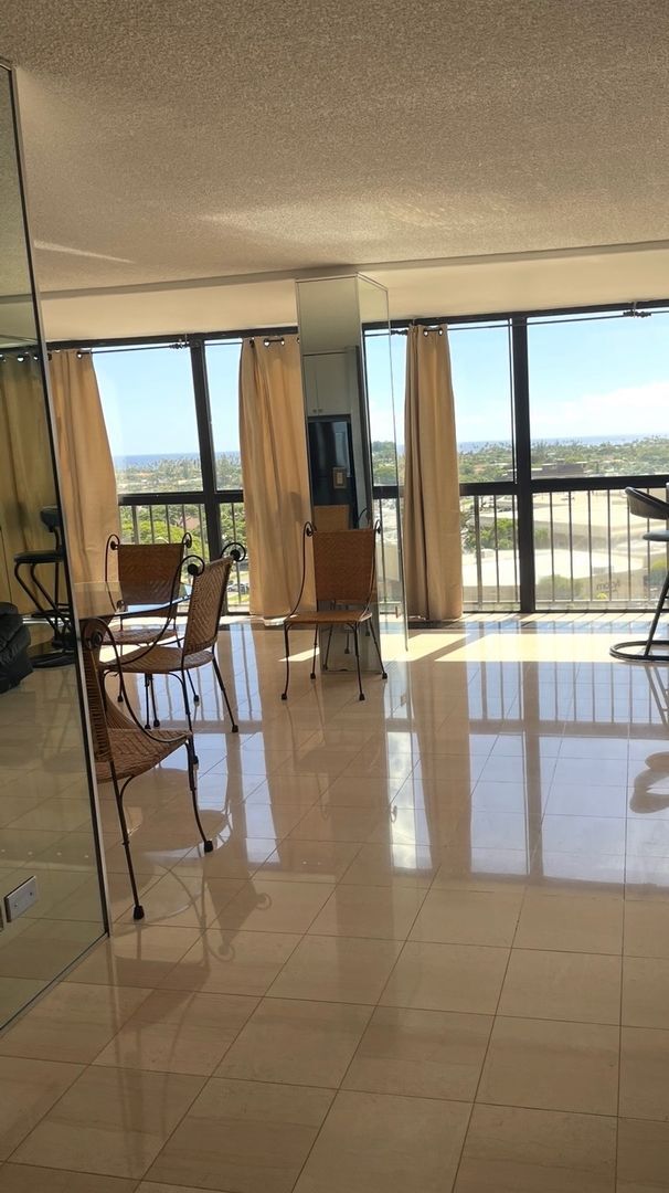 Building Photo - Kahala Towers