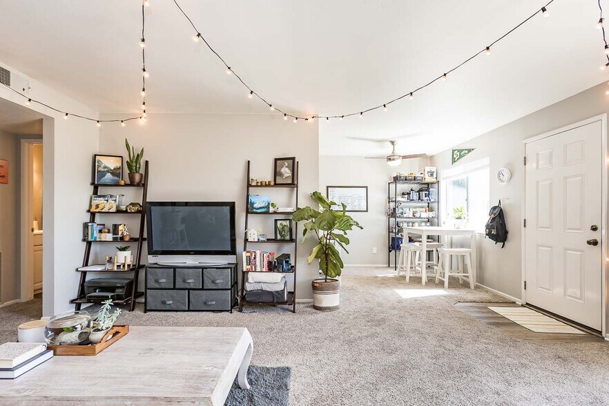 Building Photo - 1750 Prefumo Canyon Rd