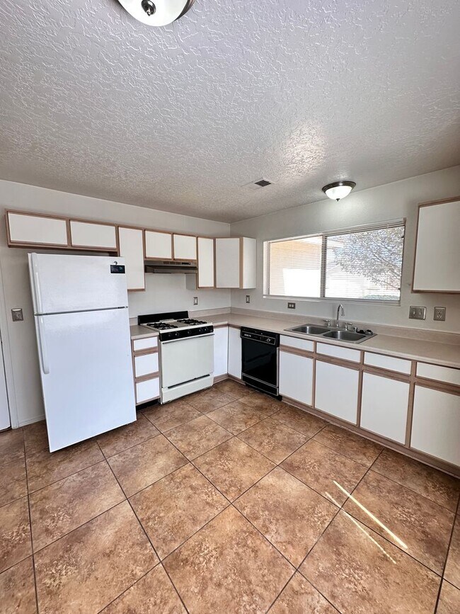 Building Photo - Move in Special 1/2 off 1st month rent! 3 Bedroom 2 Bath 2 Car Garage w/ Fenced in Yard