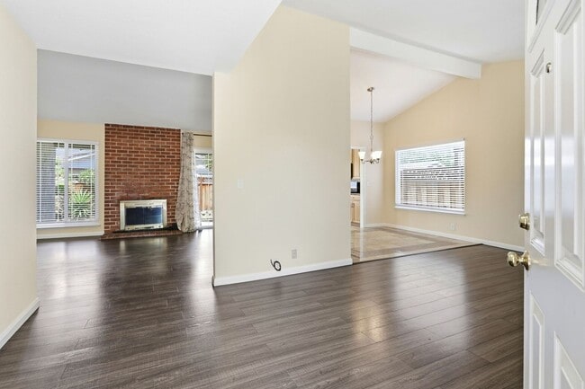 Building Photo - 663 Albion Dr