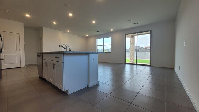 Building Photo - 15998 W Smoketree Dr