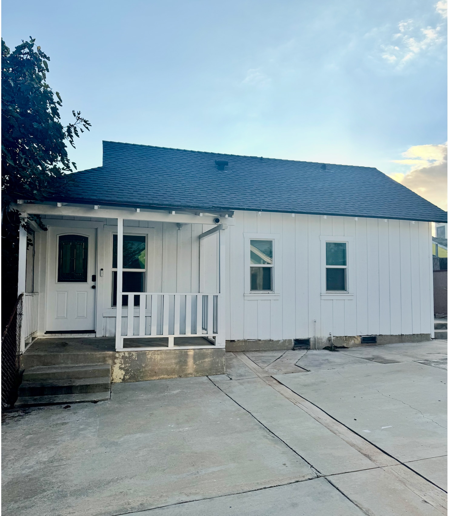 Building Photo - 3048 Guirado St