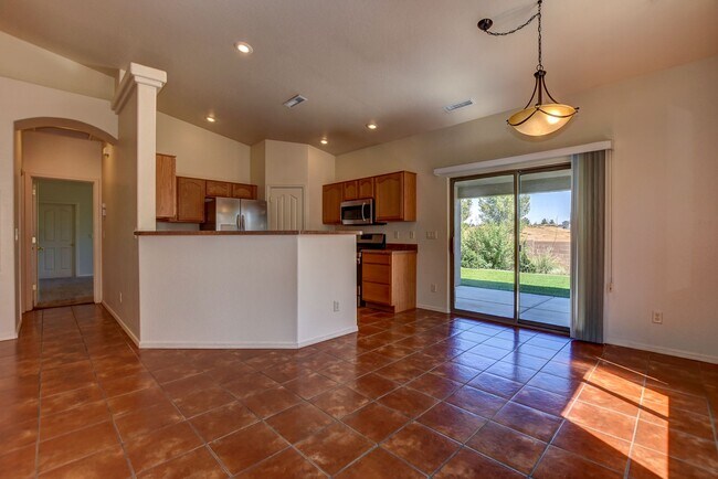 Building Photo - 5879 N Bronco Ln