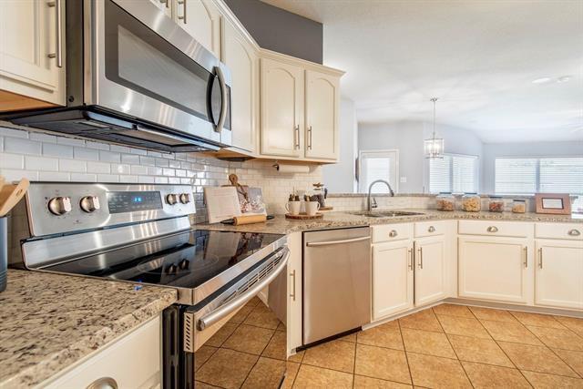 Building Photo - 9728 Hedge Bell Dr