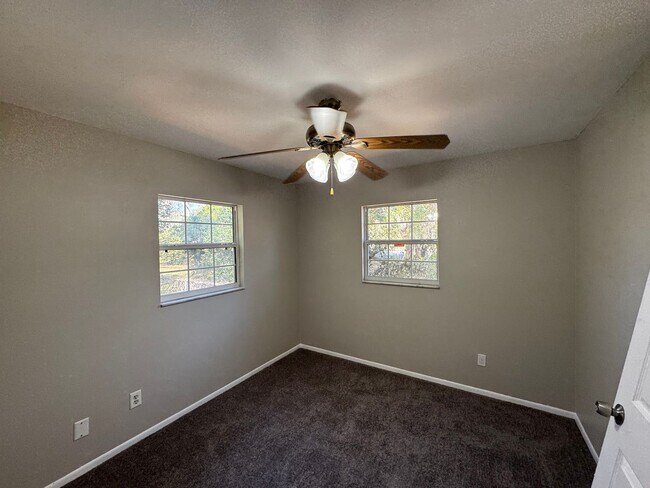 Building Photo - Charming 4 Bedroom, 1 Bathroom Home in Orange City!!