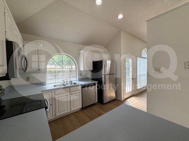 Building Photo - 1206 Hyde Park Dr