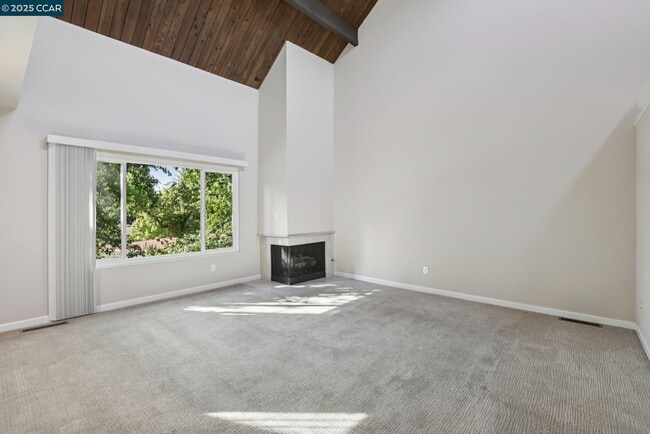 Building Photo - 1035 Alta Mesa Dr