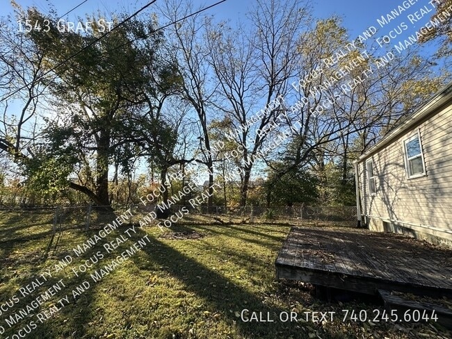 Building Photo - 1543 Graf St