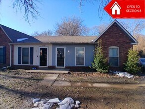 Building Photo - Spacious 3 Bedroom 2 Bath Duplex |  Open To Section 8