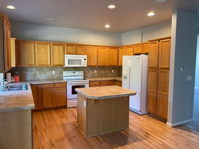 Building Photo - 4bd 2.5 bath in Crosswater Neighborhood