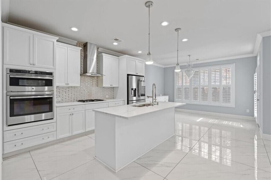 Building Photo - 4325 Bellview Ln