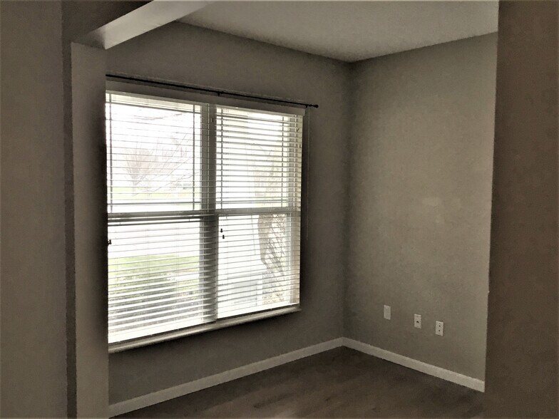 Building Photo - 447 Hartford Ct