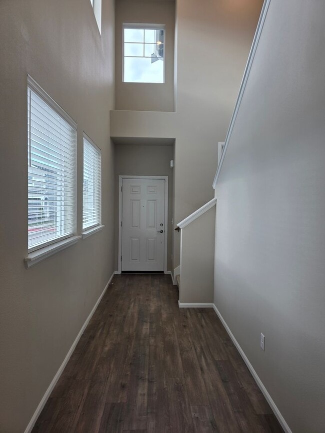 Building Photo - 4 Bedroom Home in Soundview Estates!